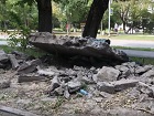 Наказ исполнен: Антон Тыртышный помог разобрать и вывезти бетонную плиту из двора дома на своем округе